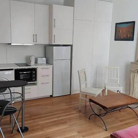 2 Pièces Proche Cathédrale Apartamento