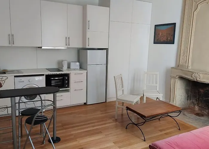 2 Pieces Proche Cathedrale Lägenhet